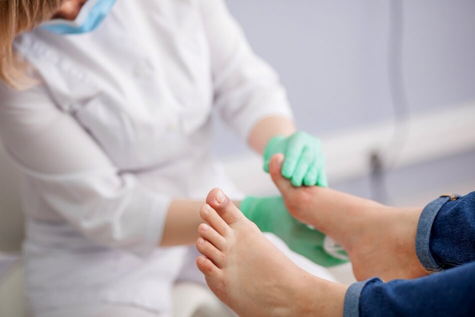 understanding-the-difference-between-a-podiatrist-and-chiropodist